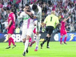 Cristiano Ronaldo festejó con un puño cerrado, gritando y corriendo hacia sus compañeros. EFE  /
