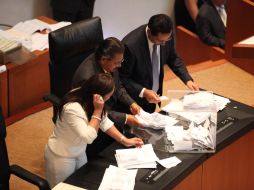 Según la Camara Alta, la deuda pasó  203 mil 70.2 millones a 404 mil 409.5 millones de pesos. ARCHIVO  /