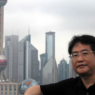 Qiu Xiaolong vueve al mundo literario con ''Chen Cao''