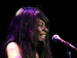 El disco ''El último trago'' de Buika fue dedicado a Chavela Vargas. NOTIMEX  /