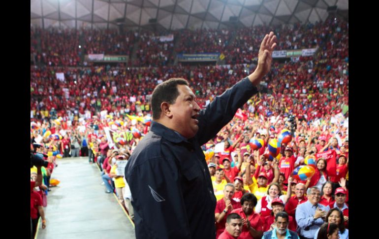 Chávez durante un encuentro con integrantes de su campaña electoral en el Poliedro de Caracas. EFE  /