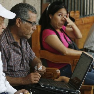 Leen noticias en Internet 80% de mexicanos mayores de 50 años