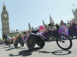 El Big Ben fue testigo del último evento de Londres 2012, el maratón, que se llevó a cabo ayer en las céntricas calles de la capital.  /