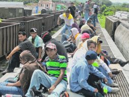 En su paso por el país, los migrantes centroamericanos están expuestos a abusos tanto de autoridades como de delincuentes. EL UNIVERSAL  /