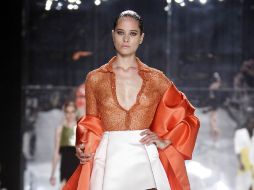 Una modelo luce una creación de Chado Ralph Gucci durante la semana de la moda en Nueva York. REUTERS  /