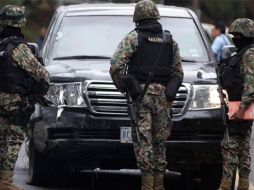 En la huida, la camioneta perdió una de sus llantas. ARCHIVO  /