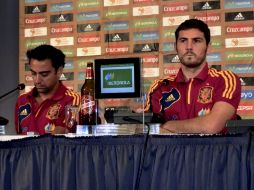 Tanto Xavi (i) como Iker ven una ''salida difícil'', pues además de ser Georgia un equipo fuerte, España va de visita. EFE  /