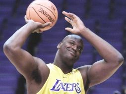 El ex jugador de los Lakers descarta que vaya a ser refuerzo del equipo de basquetbol mexicano. ARCHIVO  /