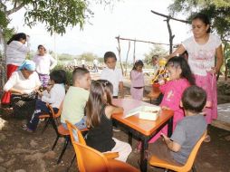 El secretario estatal de Gobierno, Jesús Reyna García, refiere que las aulas provisionales han sido concluidas y equipadas. ARCHIVO  /