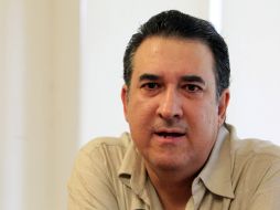 Rueda de prensa de Enrique Navarro Torres, quien presentó su libro con el CECA, ''Visiones de Atemajac''.  /