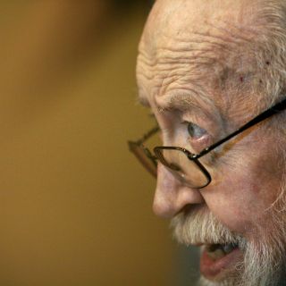 Velan restos de Ernesto de la Peña