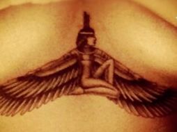 Rihanna compartió su tatuaje en las redes sociales. ESPECIAL  /