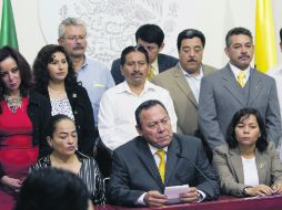 Jesús Zambrano dejó en claro que los integrantes de su partido en la Cámara alta permanecerán en las filas perredistas. ESPECIAL  /