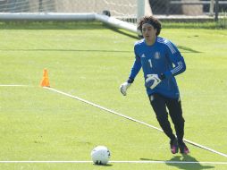 El cancerbero tapatío, suplente del Tri, está conciente de la fuerte competencia por la titularidad, pero no baja los brazos. ARCHIVO  /