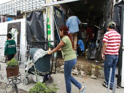 Los peatones distraídos que circulan por el Centro del municipio son el blanco perfecto de esta banda de ladrones. ARCHIVO  /