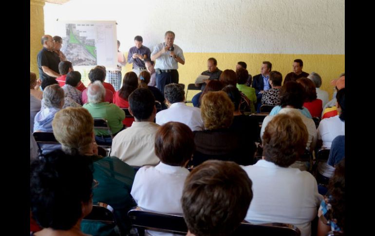 Reunión entre autoridades y vecinos del Fraccionamiento Revolución. ESPECIAL  /