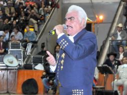 El cantante mexicano, Vicente Fernández, se encuentra en medio de una gira de despedida. ARCHIVO  /