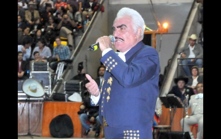 El cantante mexicano, Vicente Fernández, se encuentra en medio de una gira de despedida. ARCHIVO  /