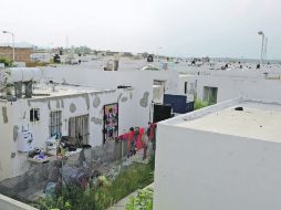 Ciudad fantasma. De las tres mil casas del desarrollo están habitadas unas dos mil, pero la gente ha empezado a irse.  /