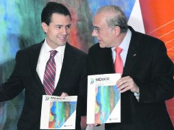 El presidente electo y José Ángel Gurría, secretario general de la OCDE, durante la reunión sostenida. EL UNIVERSAL  /