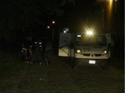 Autoridades forenses trasladaron los cadáveres a la morgue de la ciudad.  /