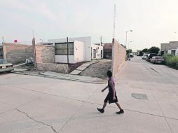 Casas deterioradas, falta de servicios básicos y escasa vigilancia policiaca, marcan la cotidianeidad de siete mil vecinos.  /