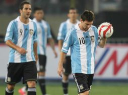 Messi buscó los espacios pero poco pudo hacer con la 'albiceleste'. EFE  /