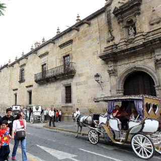 Hoy presentan libro ''Entre regiones. Historia, sociedad y cultura''