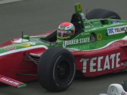 El piloto de 49 años de edad asegura que no se retira, sólo se tomará un tiempo libre para convivir con su familia. ARCHIVO  /