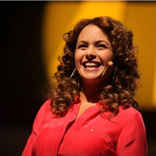 Lucero y grupo Pesado hacen la noche