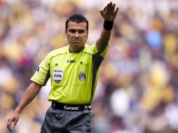 Ricardo Arellano va al juego que se juega en el Estadio Jalisco. MEXSPORT  /