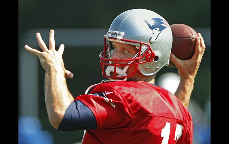 Tom Brady sigue en las prácticas con Nueva Inglaterra. AP  /