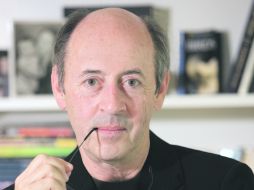 Considerado el poeta más popular de EU, por The New York Times, Collins entrega su obra lo mismo en texto que en audio. ESPECIAL  /