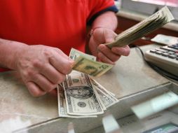 Al concluir la jornada cambiaria, el precio del dólar en los bancos de los estados no presentó variación. ARCHIVO  /
