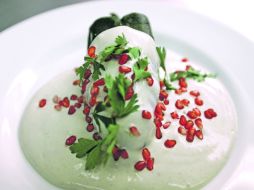 Colorido. Los chiles rellenos se convirtieron en símbolo patrio cuando las monjas clarisas los vistieron de verde, blanco y rojo.  /