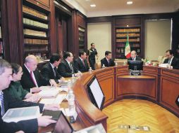 Peña Nieto agradeció a Felipe Calderón su disposición para compartir la información para tomar decisiones de manera oportuna. NTX  /