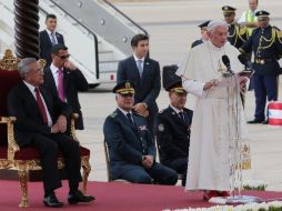 El Papa Benedicto XVI (der.) habló ante el presidente de Líbano,Michel Sleiman (izq.). AFP  /