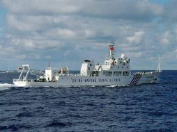 El buque de vigilancia chino Haijian No. 15 navegando a seis km de las islas Senkaku . EFE  /
