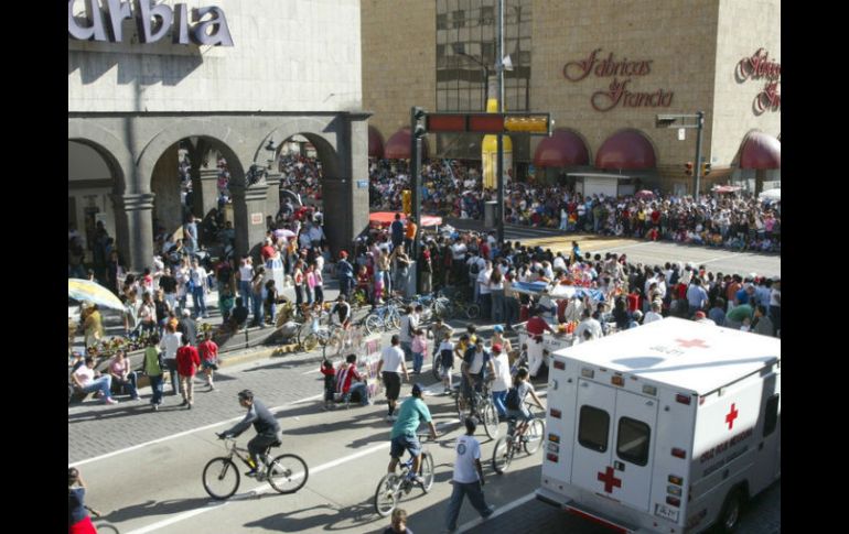 Previo al desfile, por toda la avenida, en sus diferentes entronques, el tránsito será regulado. ARCHIVO  /