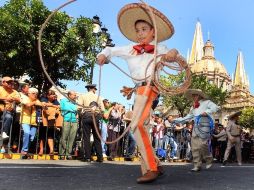 En su día, los charros de Jalisco desfilaron por el Centro de la capital para gusto de los transeúntes.  /