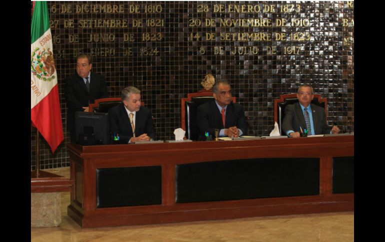 En la sesión solemne, estuvo presente el gobernador Emilio González.  /