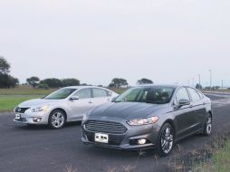 Rápidos. En las pruebas realizadas en el autódromo Guadalajara, ambos coches empataron en la cifra de aceleración.  /