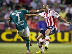 Jorge Enríquez (der) fue el hombre clave para dar rumbo a la victoria del Guadalajara. MEXSPORT  /