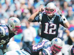 Protegido. Tom Brady no tuvo mayores apuros en el primer duelo de la campaña, en Nashville. AP  /