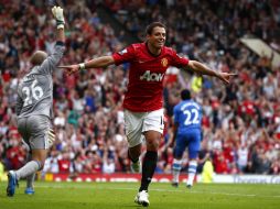 El 'Chicharito' festeja su gol ante el Wigan y su primera anotación de la temporada. REUTERS  /
