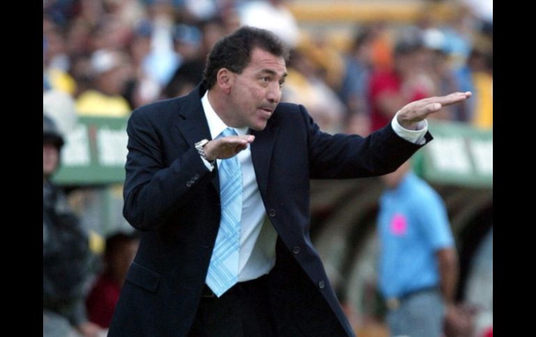 Carrillo se estrenará como técnico de Pumas cuando los universitario reciban hoy a los Gladiadores. ARCHIVO  /