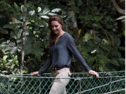 La duquesa fue captada en topless mientras descansaba en la propiedad de un familiar de la reina. EFE  /