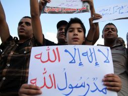 Libaneses participan en una protesta en contra de la cinta ''La inocencia de los musulmanes''. XINHUA  /