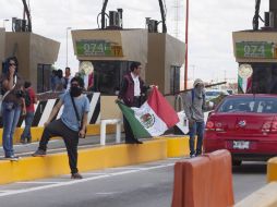 Integrantes del movimiento #Yo soy 132, tomaron la caseta de la autopista México-Pachuca. NTX  /