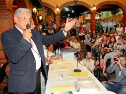 AMLO insiste en que tendrán que definir el destino de Morena como partido o asociación. EL UNIVERSAL  /